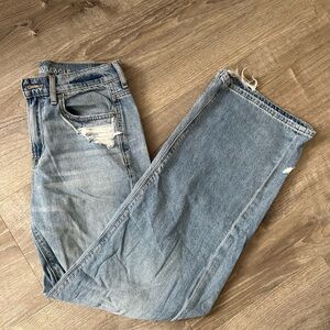 American Eagle Outfitters Women’w Light Blue Ripped Skater Jean